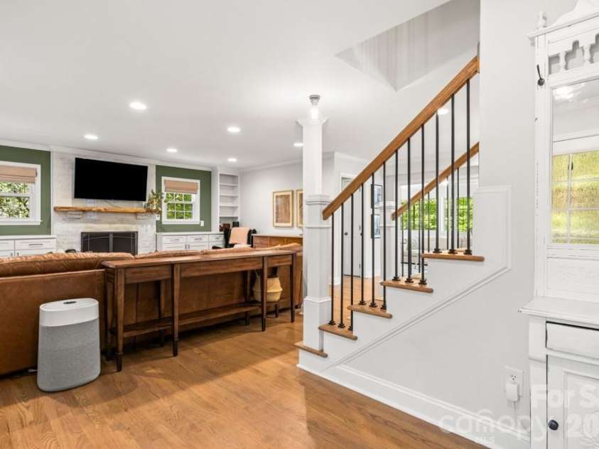 7814 Bradenton Drive, Charlotte, NC 28210.  MLS# CAR4384709, YatesRealty ID 27817. 