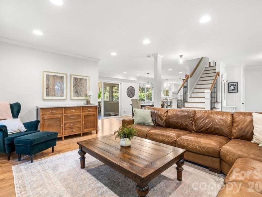 7814 Bradenton Drive, Charlotte, NC 28210.  MLS# CAR4384709, YatesRealty ID 27817. 