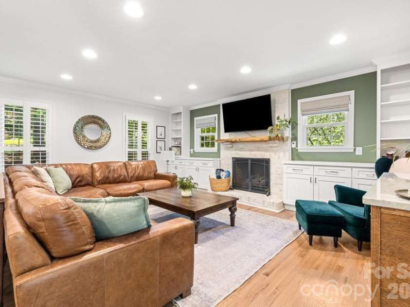 7814 Bradenton Drive, Charlotte, NC 28210.  MLS# CAR4384709, YatesRealty ID 27817. 