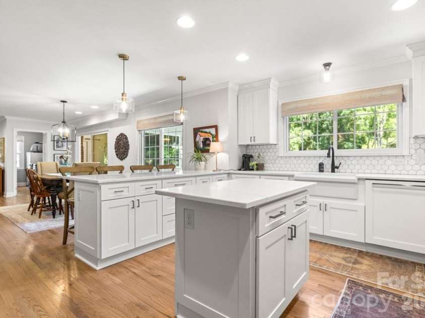 7814 Bradenton Drive, Charlotte, NC 28210.  MLS# CAR4384709, YatesRealty ID 27817. 