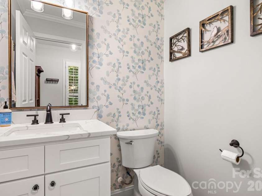 7814 Bradenton Drive, Charlotte, NC 28210.  MLS# CAR4384709, YatesRealty ID 27817. 