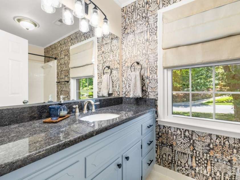 7814 Bradenton Drive, Charlotte, NC 28210.  MLS# CAR4384709, YatesRealty ID 27817. 