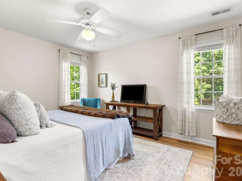 7814 Bradenton Drive, Charlotte, NC 28210.  MLS# CAR4384709, YatesRealty ID 27817. 