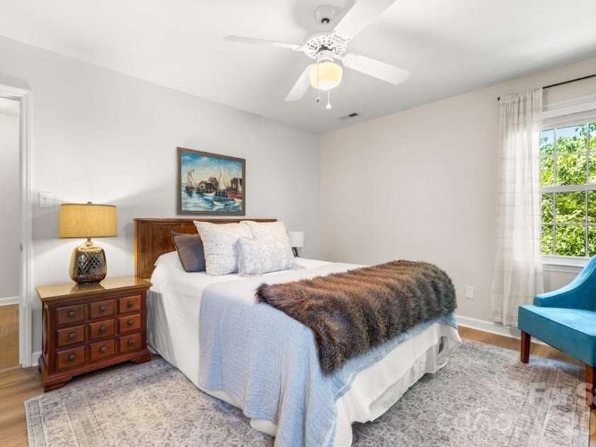 7814 Bradenton Drive, Charlotte, NC 28210.  MLS# CAR4384709, YatesRealty ID 27817. 