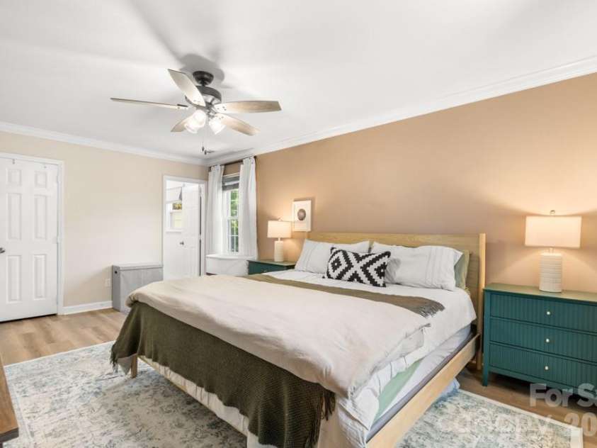 7814 Bradenton Drive, Charlotte, NC 28210.  MLS# CAR4384709, YatesRealty ID 27817. 