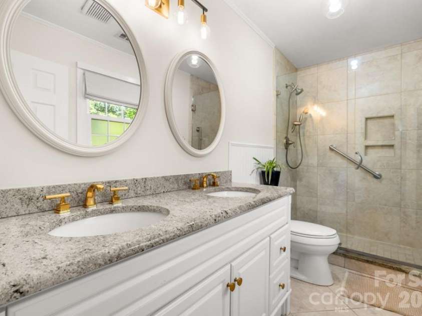 7814 Bradenton Drive, Charlotte, NC 28210.  MLS# CAR4384709, YatesRealty ID 27817. 