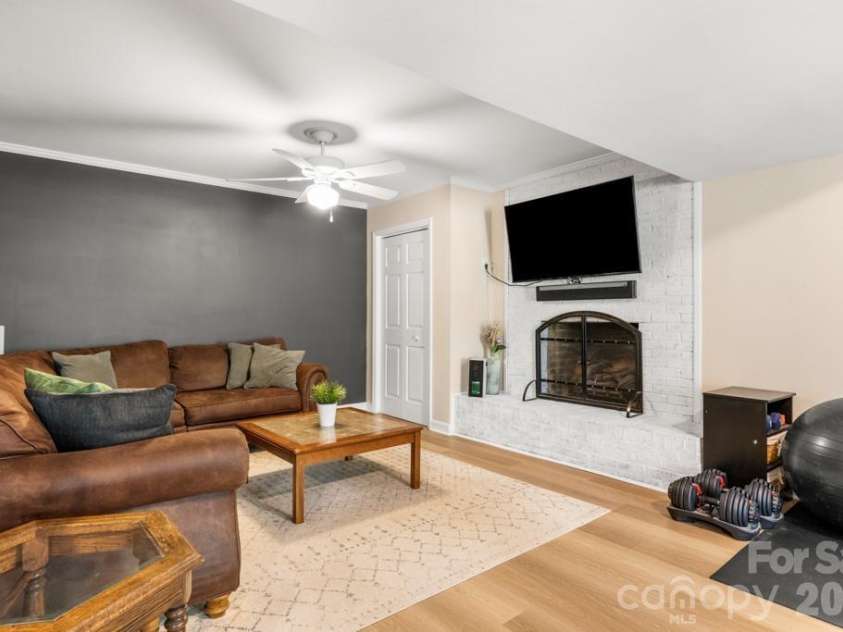 7814 Bradenton Drive, Charlotte, NC 28210.  MLS# CAR4384709, YatesRealty ID 27817. 