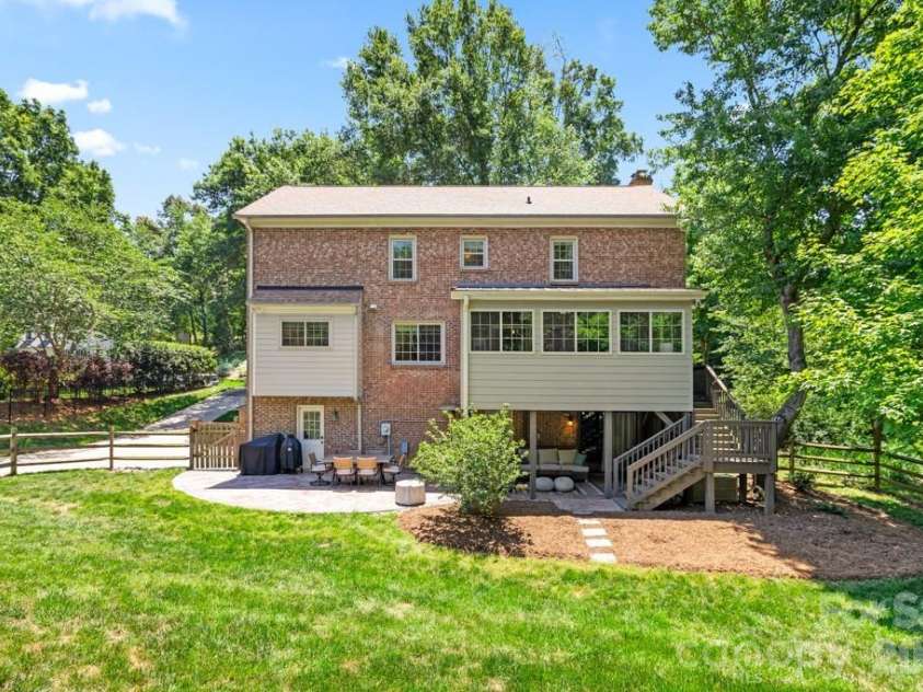 7814 Bradenton Drive, Charlotte, NC 28210.  MLS# CAR4384709, YatesRealty ID 27817. 