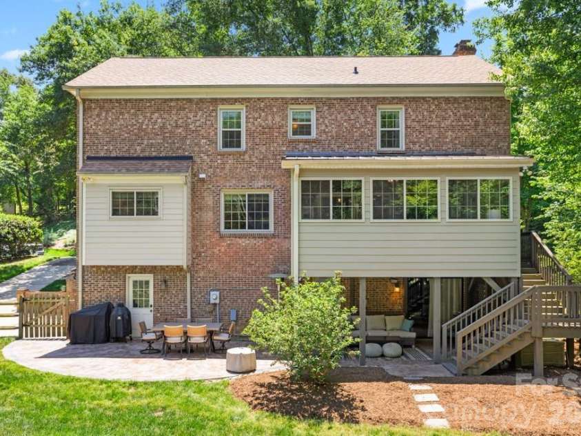 7814 Bradenton Drive, Charlotte, NC 28210.  MLS# CAR4384709, YatesRealty ID 27817. 