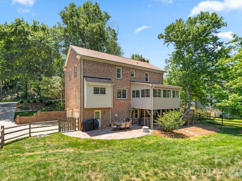 7814 Bradenton Drive, Charlotte, NC 28210.  MLS# CAR4384709, YatesRealty ID 27817. 