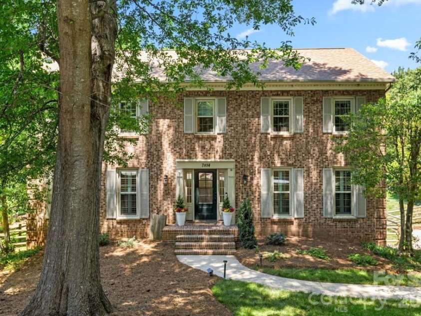 7814 Bradenton Drive, Charlotte, NC 28210.  MLS# CAR4384709, YatesRealty ID 27817. 