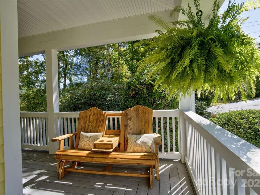 3 Chickadee Lane, Fairview, NC 28730.  MLS# CAR4309116, YatesRealty ID 27818. 