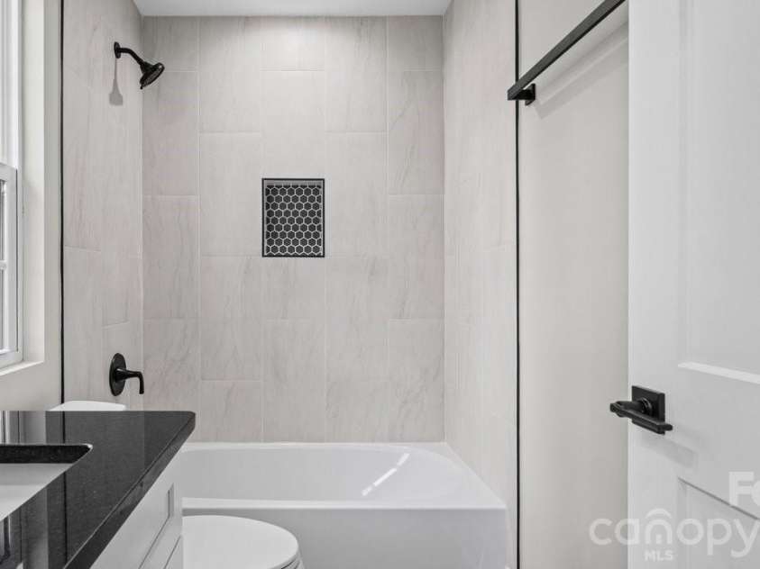 3320 Boyd Street, Charlotte, NC 28208.  MLS# CAR4380768, YatesRealty ID 27818. 3320 Boyd St, Unit: B - Master Bathroom 