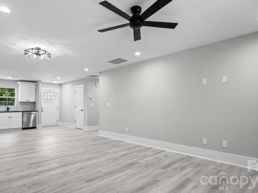3320 Boyd Street, Charlotte, NC 28208.  MLS# CAR4420318, YatesRealty ID 27818. 3320 Boyd St, Unit: A - Open Concept View