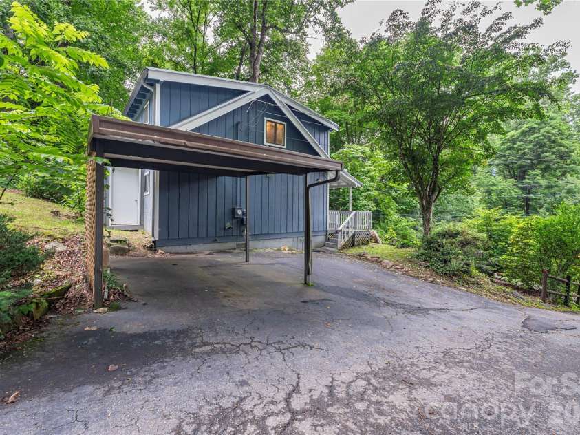 100 Bristol Lane, Maggie Valley, NC 28751.  MLS# CAR4388389, YatesRealty ID 27819. 