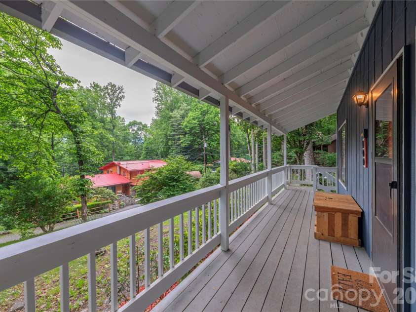 100 Bristol Lane, Maggie Valley, NC 28751.  MLS# CAR4388389, YatesRealty ID 27819. 