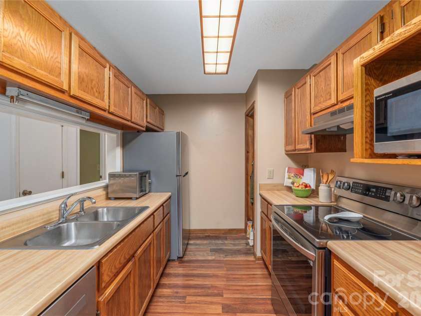 100 Bristol Lane, Maggie Valley, NC 28751.  MLS# CAR4388389, YatesRealty ID 27819. 