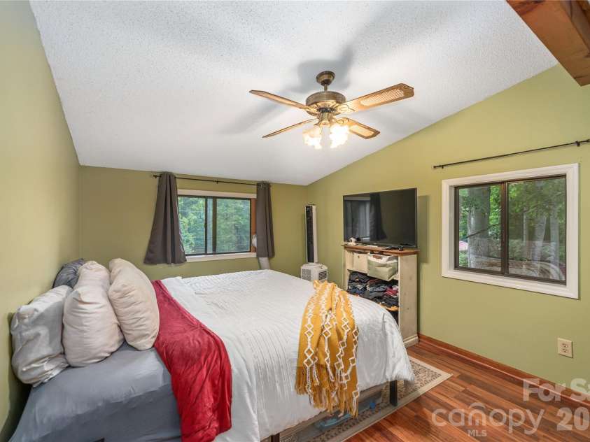 100 Bristol Lane, Maggie Valley, NC 28751.  MLS# CAR4388389, YatesRealty ID 27819. 