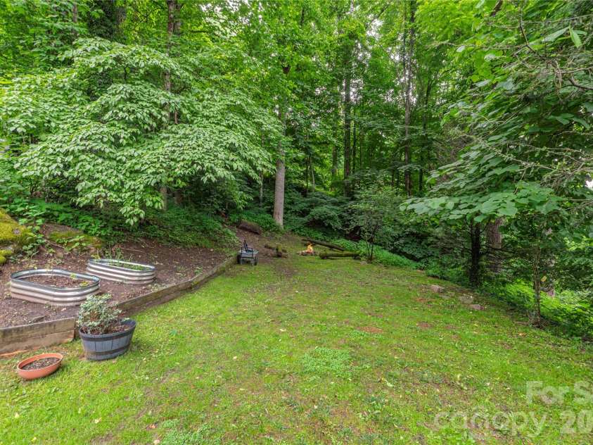 100 Bristol Lane, Maggie Valley, NC 28751.  MLS# CAR4388389, YatesRealty ID 27819. 