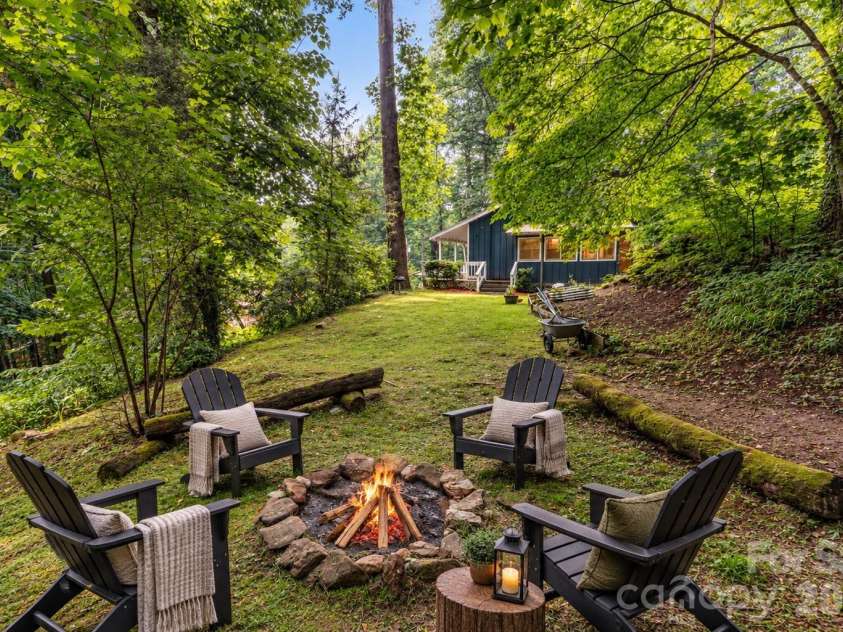 100 Bristol Lane, Maggie Valley, NC 28751.  MLS# CAR4388389, YatesRealty ID 27819. 