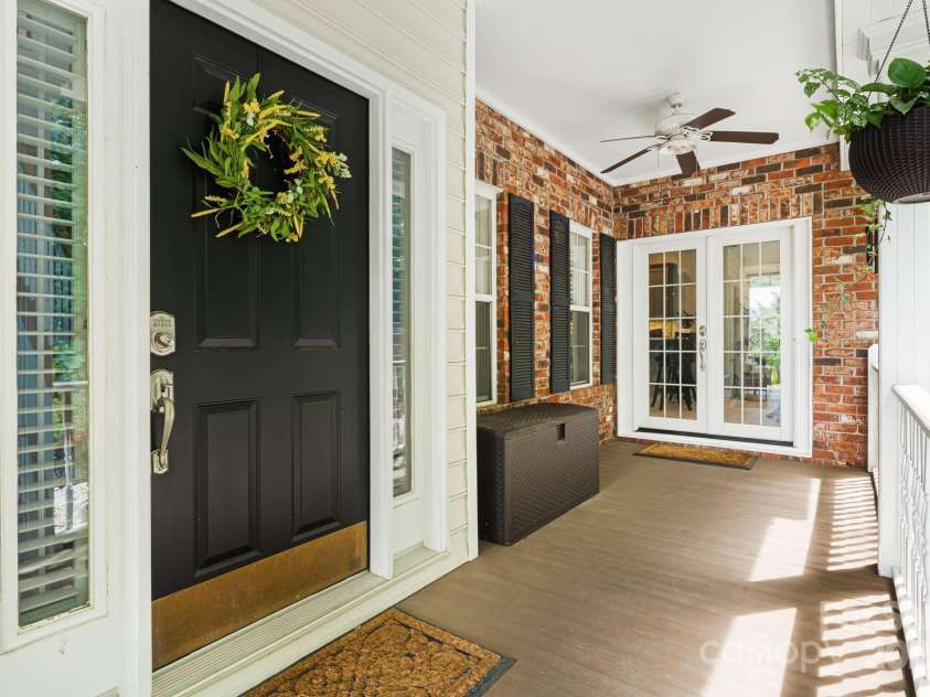 609 Carriage Commons Drive, Hendersonville, NC 28791.  MLS# CAR4271397, YatesRealty ID 27819. 