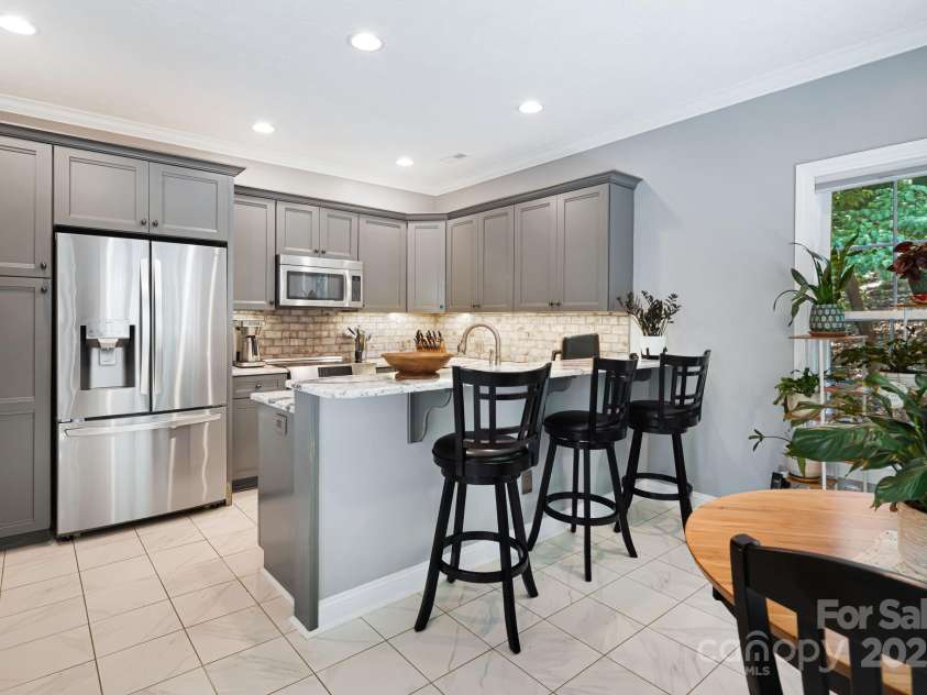 609 Carriage Commons Drive, Hendersonville, NC 28791.  MLS# CAR4271397, YatesRealty ID 27819. 