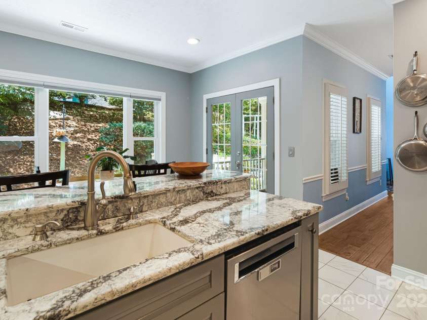 609 Carriage Commons Drive, Hendersonville, NC 28791.  MLS# CAR4271397, YatesRealty ID 27819. 