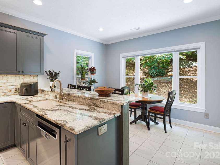 609 Carriage Commons Drive, Hendersonville, NC 28791.  MLS# CAR4271397, YatesRealty ID 27819. 