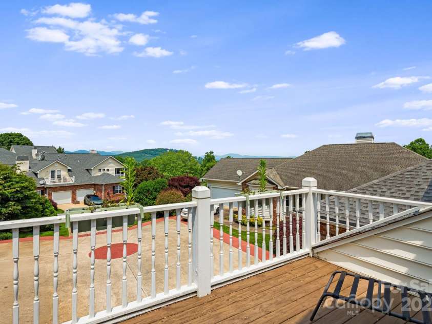 609 Carriage Commons Drive, Hendersonville, NC 28791.  MLS# CAR4271397, YatesRealty ID 27819. 