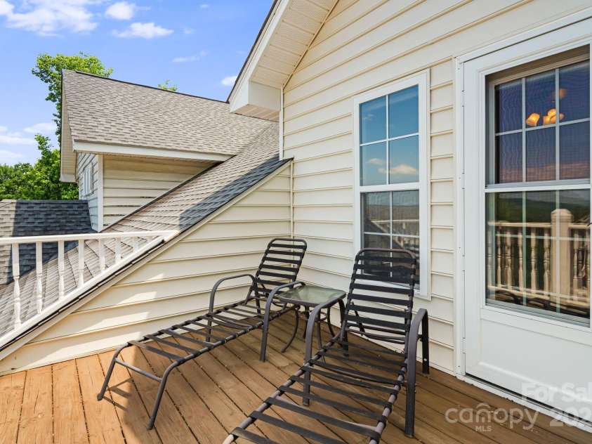 609 Carriage Commons Drive, Hendersonville, NC 28791.  MLS# CAR4271397, YatesRealty ID 27819. 