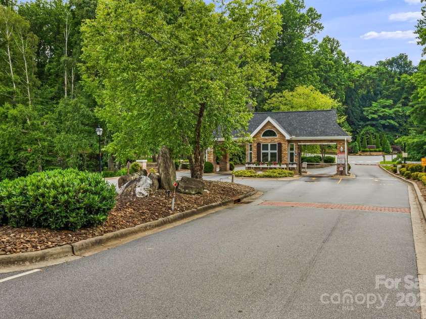 609 Carriage Commons Drive, Hendersonville, NC 28791.  MLS# CAR4271397, YatesRealty ID 27819. 