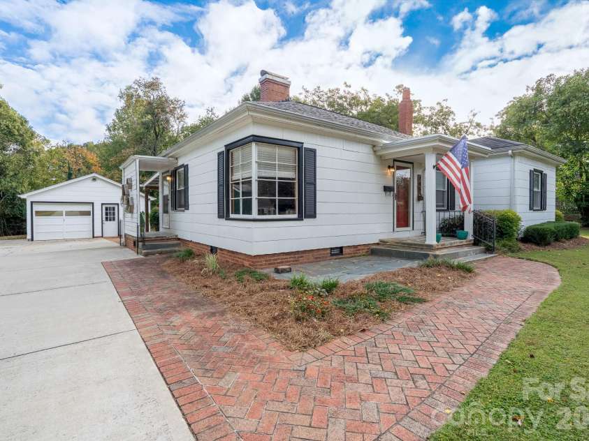 745 Carolyn Drive, Concord, NC 28025.  MLS# CAR4304262, YatesRealty ID 2782. 