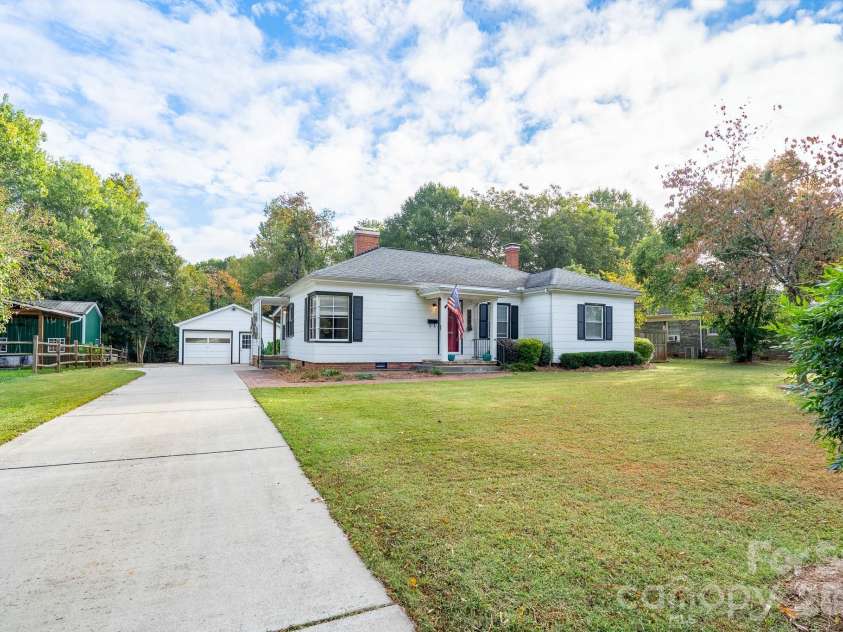 745 Carolyn Drive, Concord, NC 28025.  MLS# CAR4304262, YatesRealty ID 2782. 