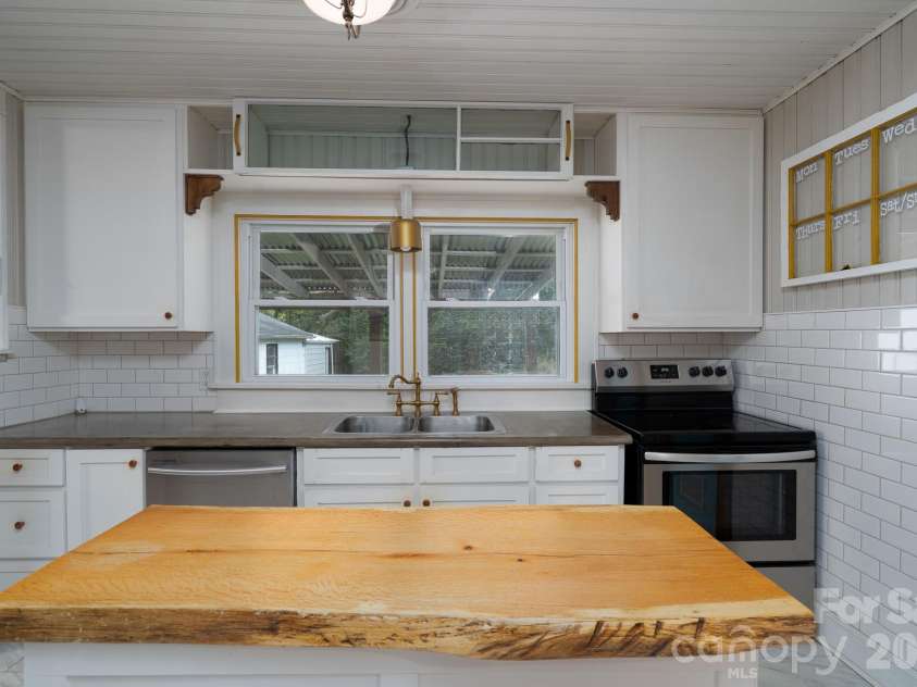 745 Carolyn Drive, Concord, NC 28025.  MLS# CAR4304262, YatesRealty ID 2782. 