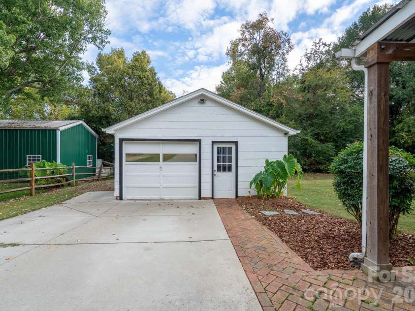 745 Carolyn Drive, Concord, NC 28025.  MLS# CAR4304262, YatesRealty ID 2782. 