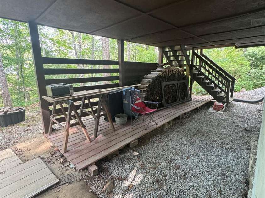 181 Oak Lane, Newland, NC 28657.  MLS# CAR4284410, YatesRealty ID 27820. 