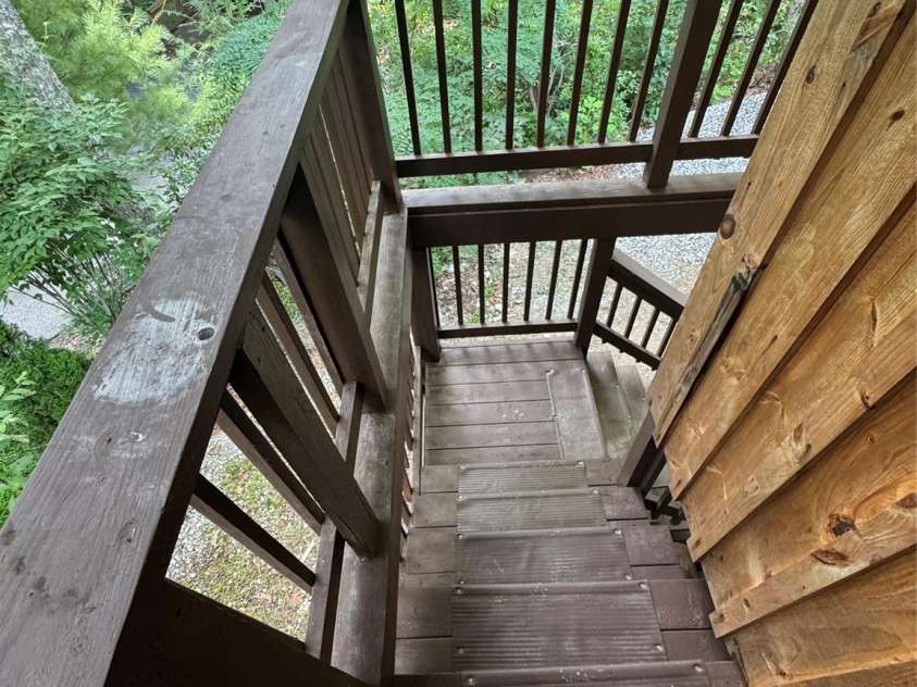 181 Oak Lane, Newland, NC 28657.  MLS# CAR4284410, YatesRealty ID 27820. 