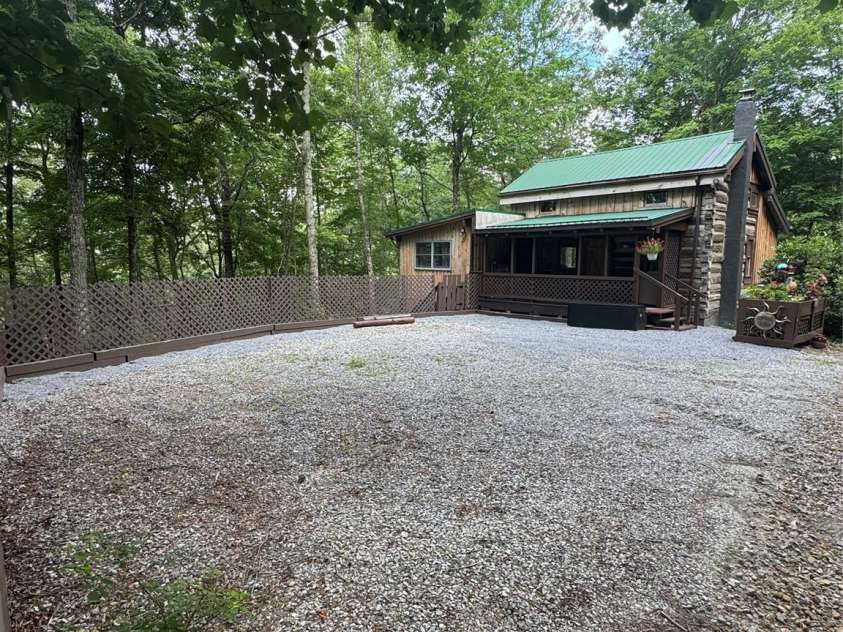181 Oak Lane, Newland, NC 28657.  MLS# CAR4284410, YatesRealty ID 27820. Ample Parking