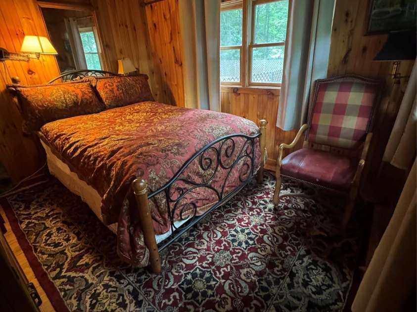 181 Oak Lane, Newland, NC 28657.  MLS# CAR4284410, YatesRealty ID 27820. Bedroom