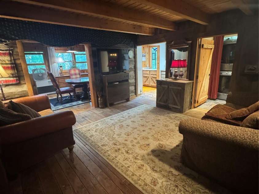 181 Oak Lane, Newland, NC 28657.  MLS# CAR4284410, YatesRealty ID 27820. Living Room