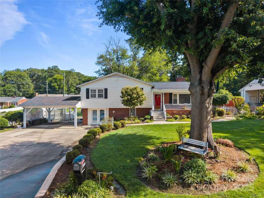1632 Kimberly Drive, Gastonia, NC 28052.  MLS# CAR4274703, YatesRealty ID 27821. 