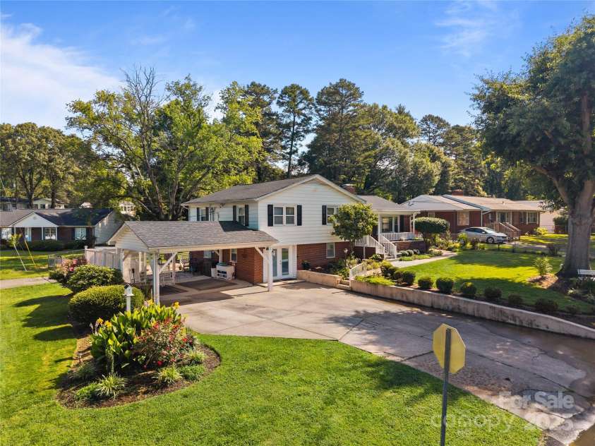 1632 Kimberly Drive, Gastonia, NC 28052.  MLS# CAR4274703, YatesRealty ID 27821. 