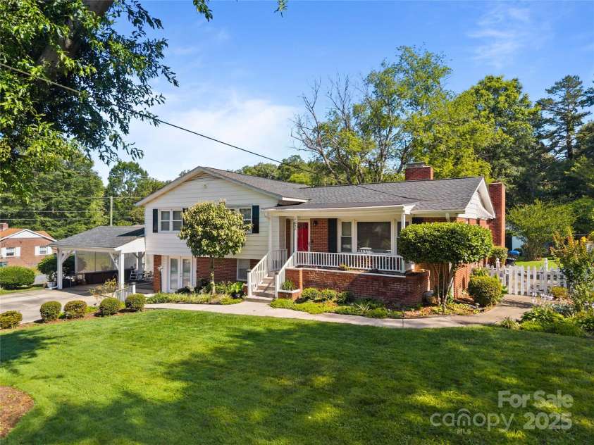 1632 Kimberly Drive, Gastonia, NC 28052.  MLS# CAR4274703, YatesRealty ID 27821. 
