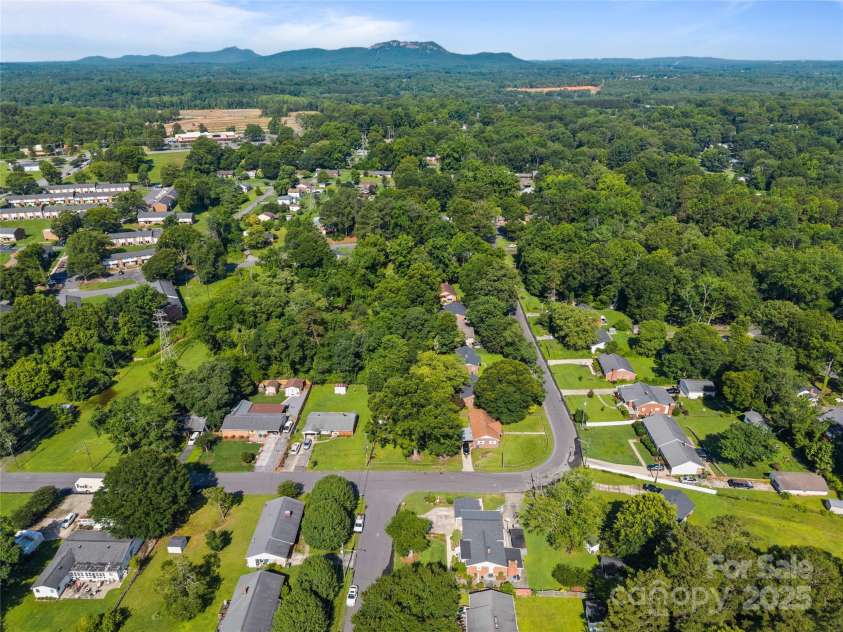 1632 Kimberly Drive, Gastonia, NC 28052.  MLS# CAR4274703, YatesRealty ID 27821. 