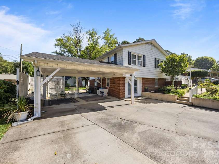 1632 Kimberly Drive, Gastonia, NC 28052.  MLS# CAR4274703, YatesRealty ID 27821. 
