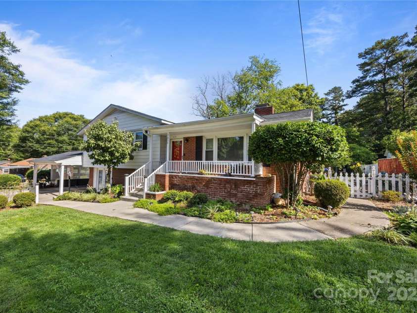 1632 Kimberly Drive, Gastonia, NC 28052.  MLS# CAR4274703, YatesRealty ID 27821. 