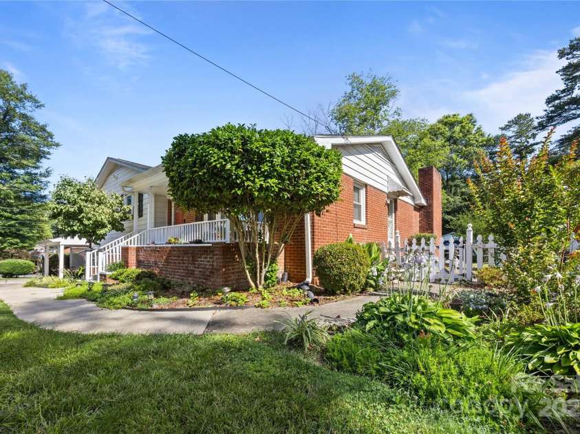 1632 Kimberly Drive, Gastonia, NC 28052.  MLS# CAR4274703, YatesRealty ID 27821. 