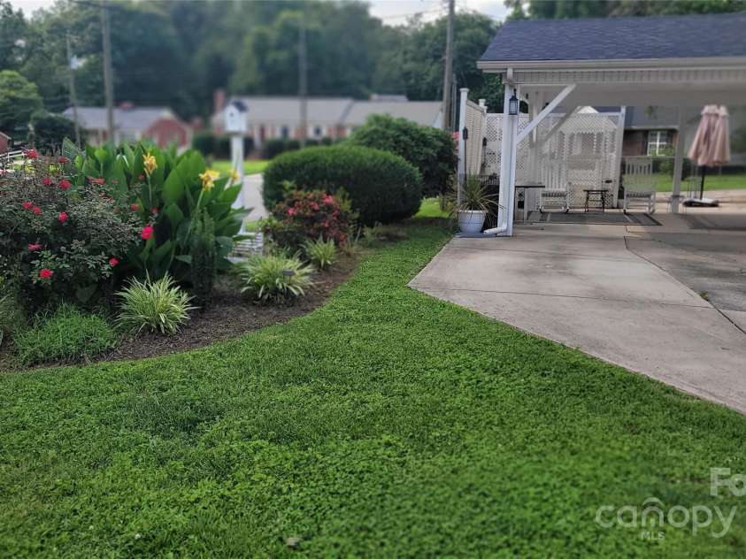 1632 Kimberly Drive, Gastonia, NC 28052.  MLS# CAR4274703, YatesRealty ID 27821. 