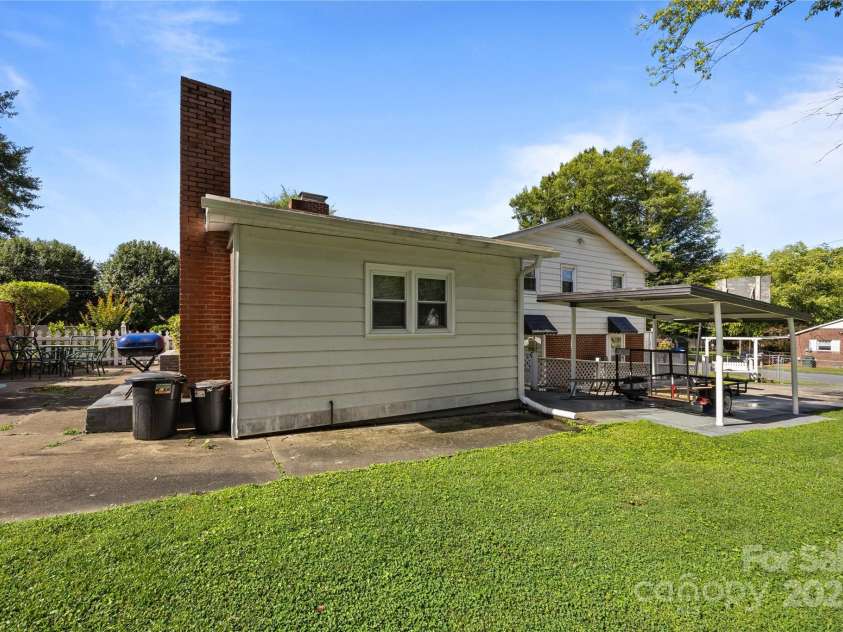 1632 Kimberly Drive, Gastonia, NC 28052.  MLS# CAR4274703, YatesRealty ID 27821. 