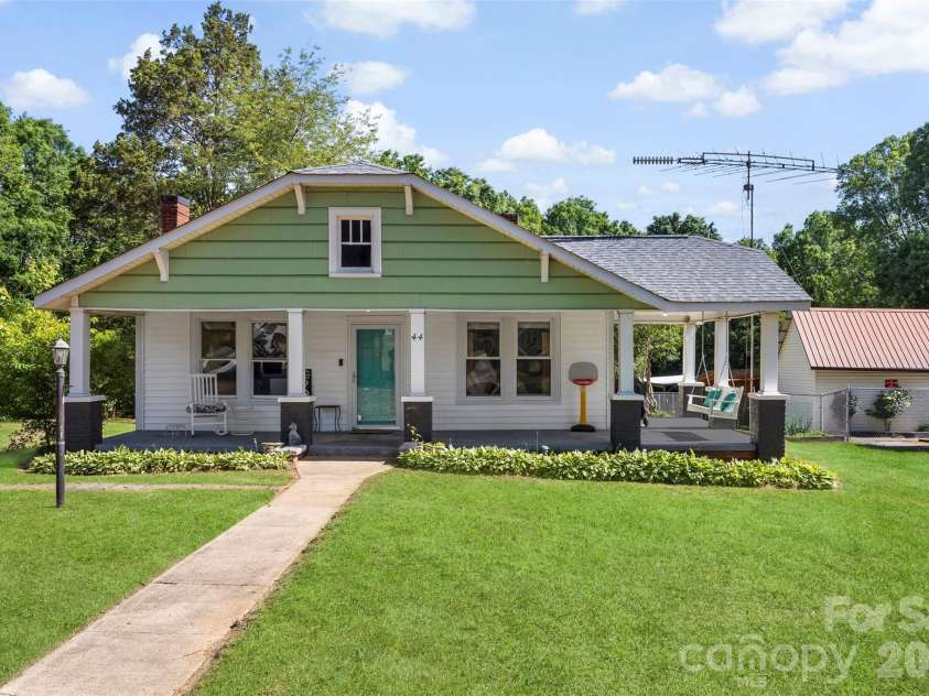 44 Dulin Drive, Concord, NC 28027.  MLS# CAR4376596, YatesRealty ID 27821. 
